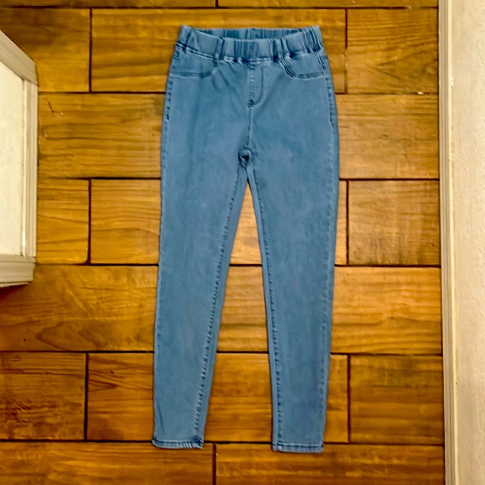 WORN ONCE : JUNIORS ELASTIC WAIST JEGGINGS : SIZE MEDIUM